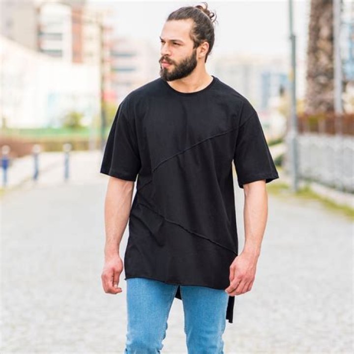 Can fat guys wear oversized shirts?