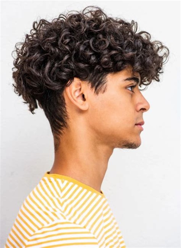 Can thick curly hair be cut short?