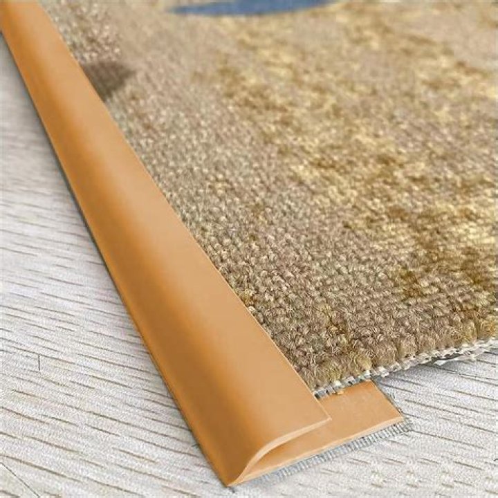 Can you glue down carpet tack strips?