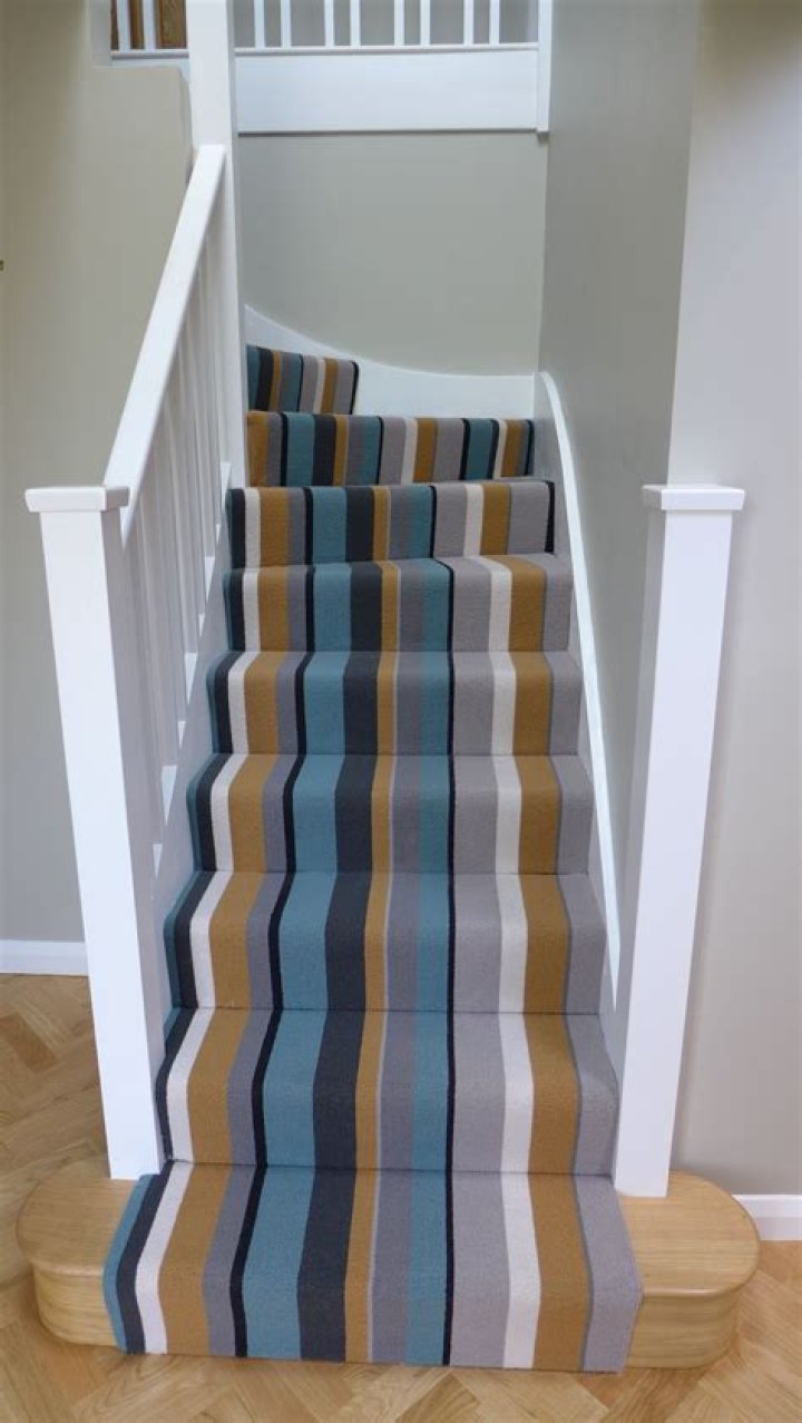 Can you have striped carpet on curved stairs