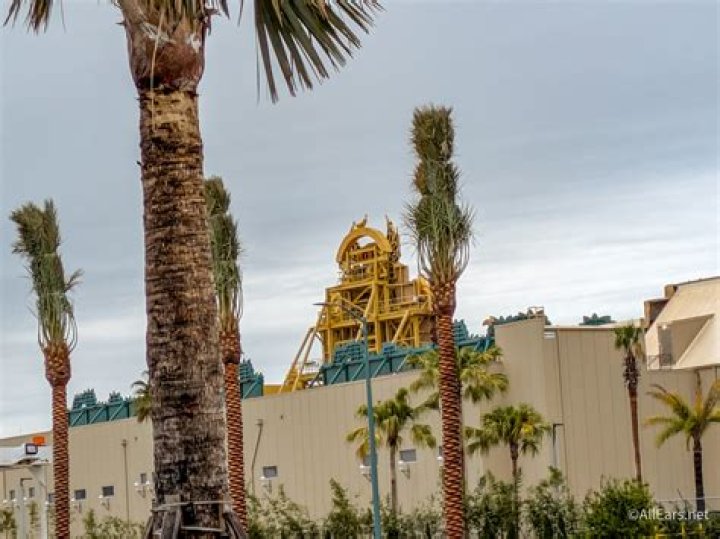 Can you walk to Spinalonga?