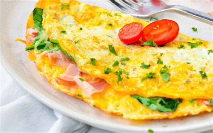 Do French people eat omelettes for breakfast?