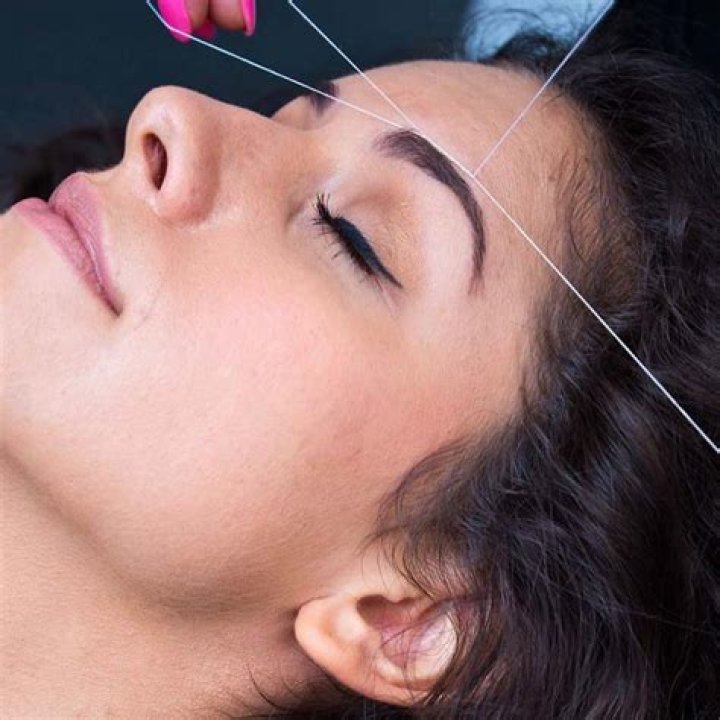 Does eyebrow threading hurt more than waxing?