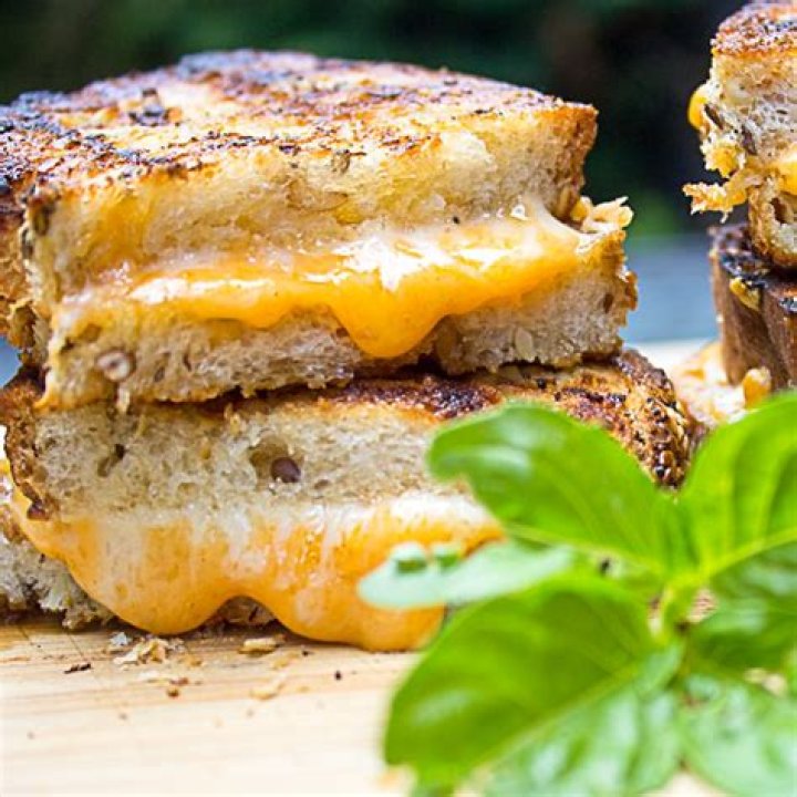 Does Gouda taste good on grilled cheese?