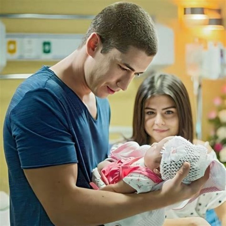 Does Hernan Dario and Mariana have a baby?