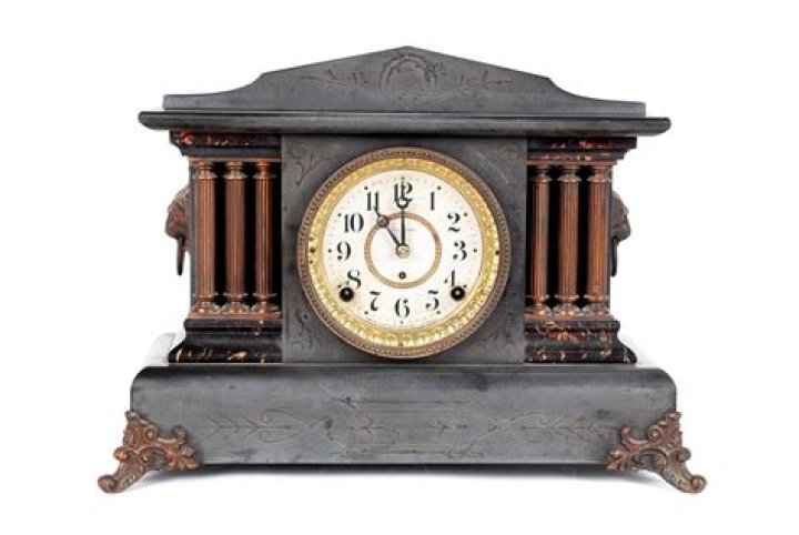 How do I set the time on my Seth Thomas mantle clock?