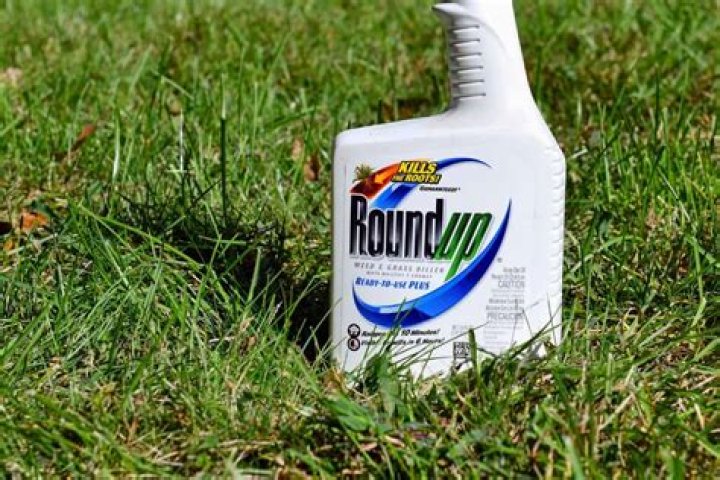How do you open a roundup spray bottle