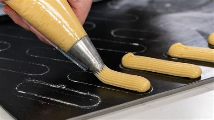 How do you store cooked choux pastry?