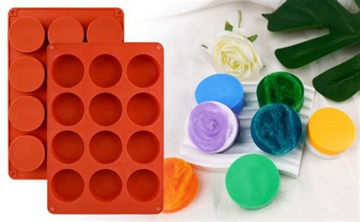 How do you use silicone molds for bath bombs?
