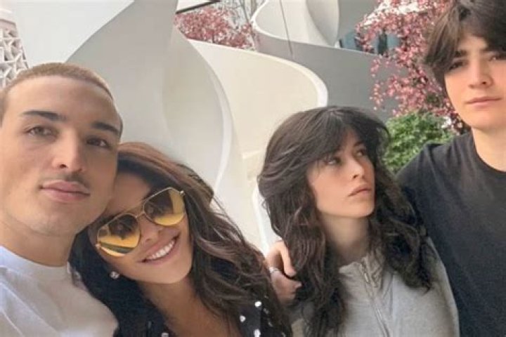 How many children does the Sanchez family have?