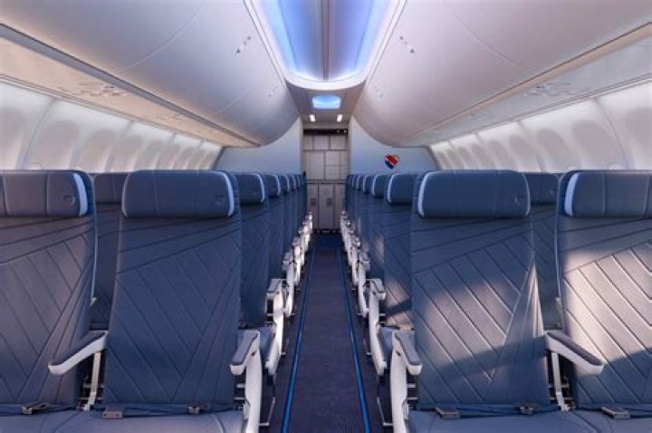 How many seats does a United 737-700 have?