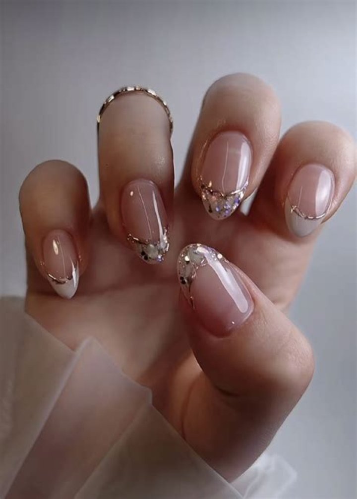 How much does it cost to put acrylic nails on?