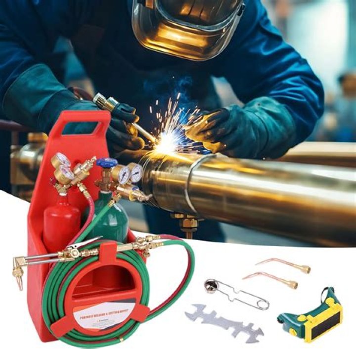 Is oxygen used in oxyacetylene welding?