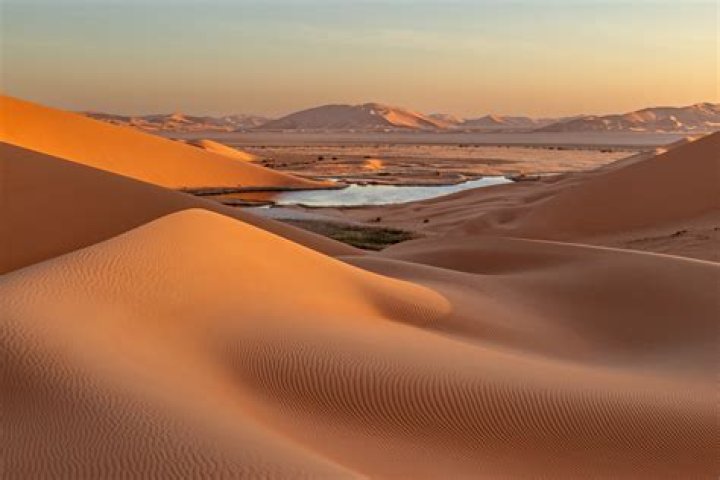 Is the Rub al Khali Desert Hot or cold
