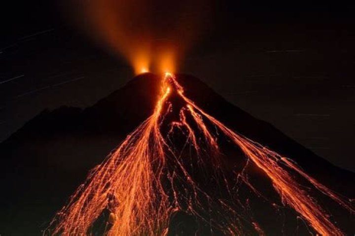 Is volcano Arenal still active?