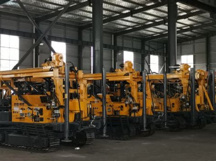 What are the different types of drilling rigs?