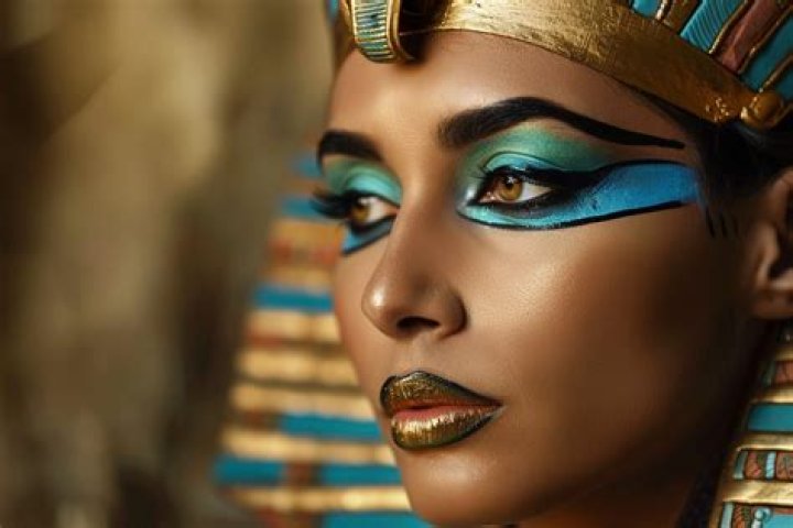 What did the ancient Egyptians use to make black eye makeup?