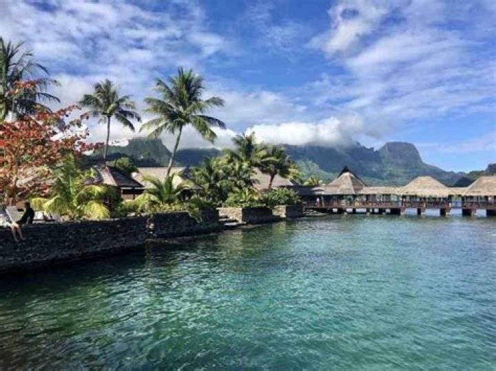 What does La Orana mean in Tahitian