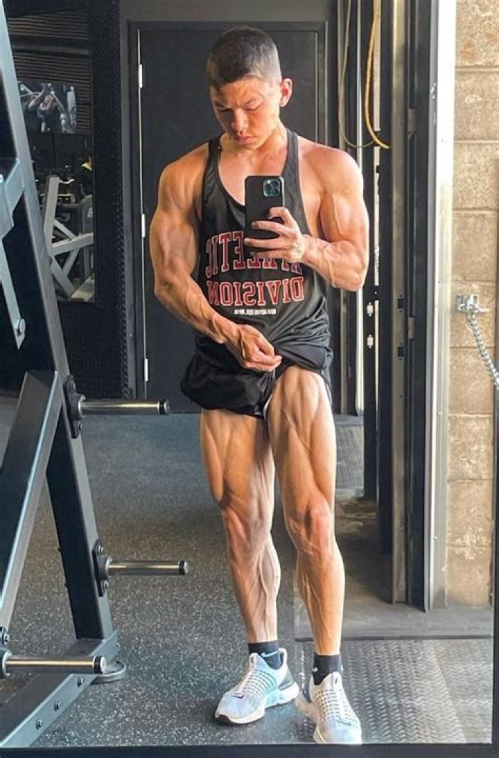 What does Tristyn Lee do on his rest days?