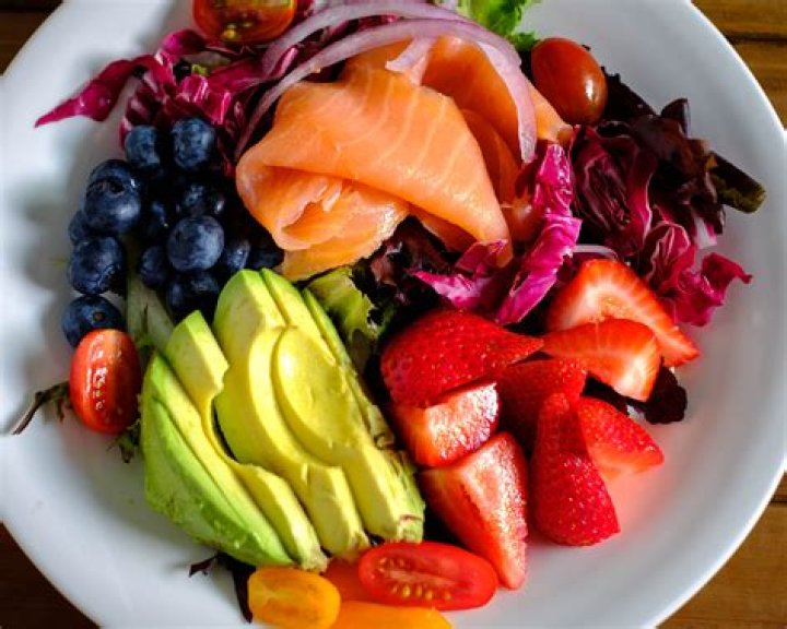 What fruit goes well with smoked salmon?