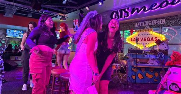 What is Las Vegas bar crawl?