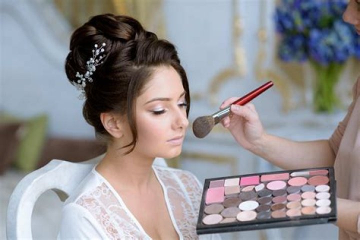 What is the average cost of hair and makeup for a wedding?