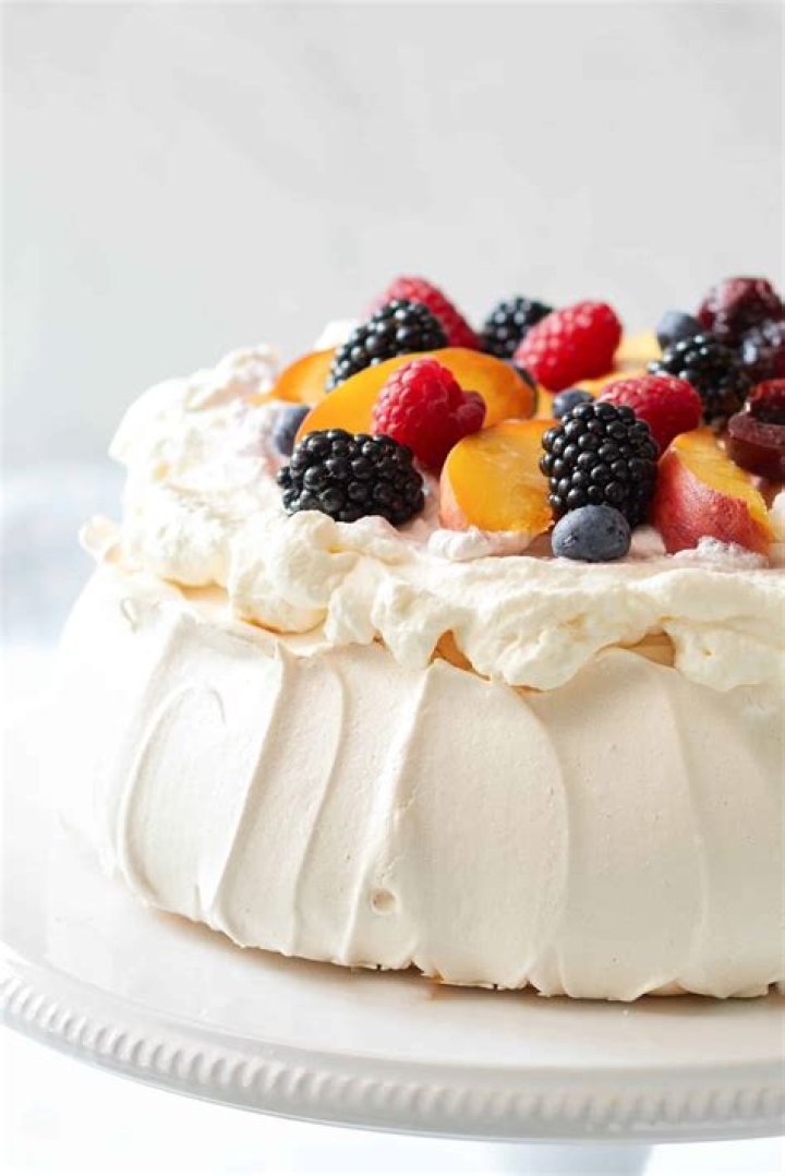 What kind of cake is a Pavlova made of?