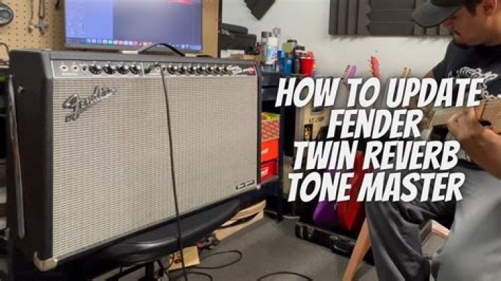 What kind of speakers are in a Fender Twin Reverb?