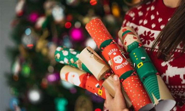 Where are Christmas crackers popular?