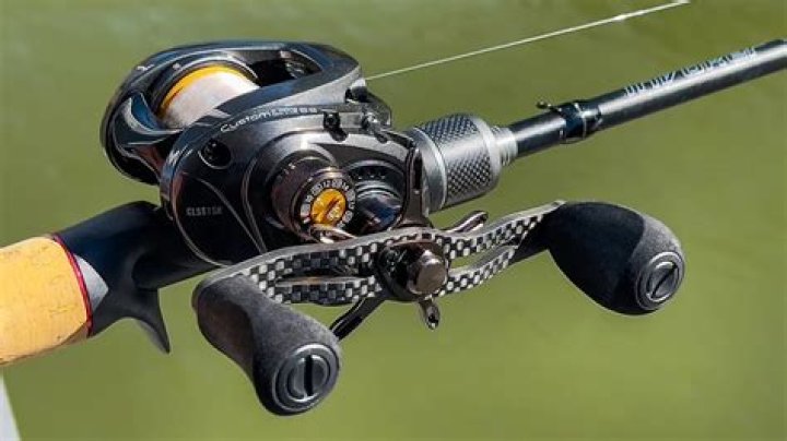 Which is better a baitcaster or a spinning reel?
