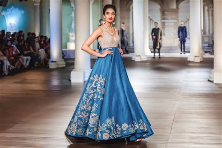 Who is the best gown designer in India?